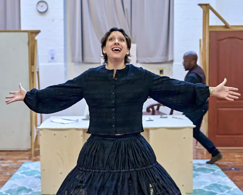 Oh Mary! Abraham Lincoln's First Lady Gets Absurdist London Show