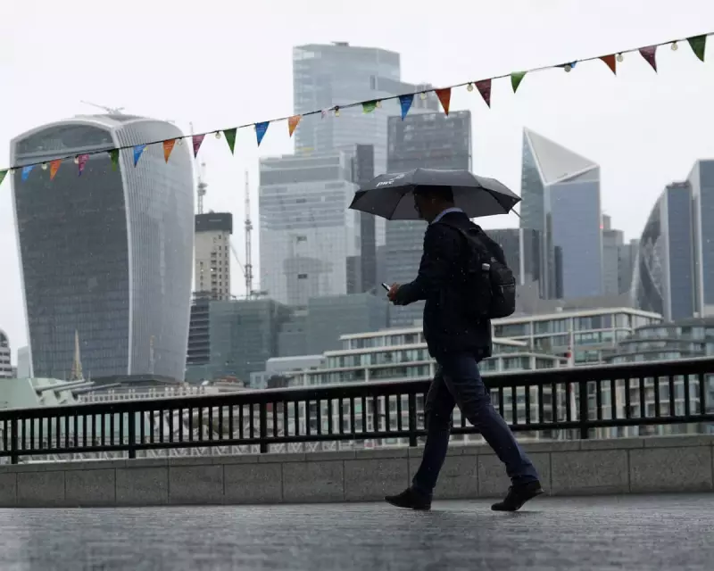 Pound Plummets as Reeves' Tax U-Turn Sparks Bond Market Sell-Off