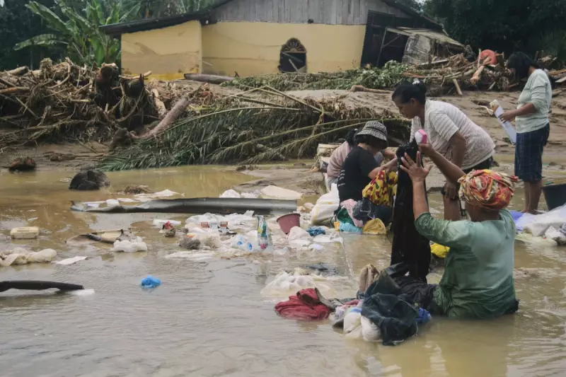 Sumatra Floods: 303 Dead as Desperate Residents Loot for Food