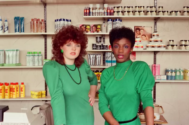 The Unseen Artistry: How a Beauty Store Encounter Became an Award-Winning Photograph