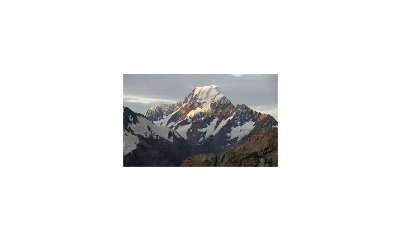 Two Climbers Die on New Zealand's Mount Aoraki in Tragic Fall