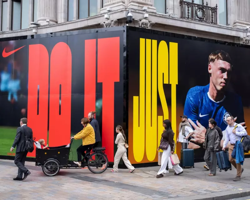 UK Retail Sales Slump 1.1% in October as Shoppers Delay Purchases