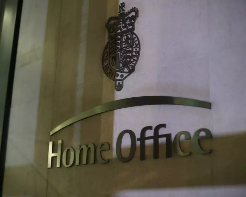 UK to Seize Refugees' Valuables to Cover Asylum Costs, Says Minister