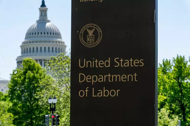 US Jobs Report Reveals Sluggish Hiring Amid Government Shutdown