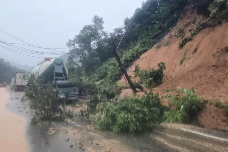 Vietnam Landslide Kills Six on Mountain Pass Bus