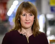 40 Labour MPs Urge Rachel Reeves to Drop NHS Private Finance Plans