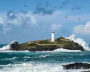 5 Must-Read Crime Novels: Locked-Room Mysteries to AI Thrillers