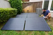 Balcony Solar Revolution: US States Embrace Plug-In Panels