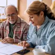 Check Your Finances This Weekday Evening, Says Money Expert