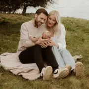 Dad, 33, celebrates early Christmas after terminal cancer diagnosis