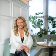 Dating Expert Reveals 7 Red Flags to Avoid This Christmas