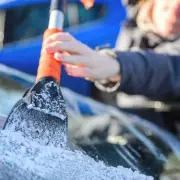 De-ice Your Car with White Vinegar: A Cheap Household Hack