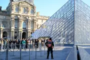 Four More Arrests in $102M Louvre Heist Probe as Jewels Remain Missing