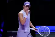 Iga Świątek Storms Into WTA Finals Semis With Dominant Victory Over Ons Jabeur