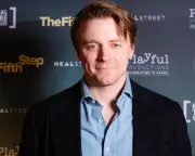 Jack Lowden: 'I feel more at home on stage than in life'