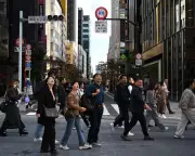 Japan Tourism Stocks Plunge as China Issues Travel Warning Over Taiwan Row