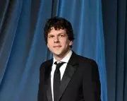 Jesse Eisenberg Makes Extraordinary Kidney Donation to Complete Stranger in Selfless Act
