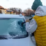 Keep Your Windscreen Ice-Free Overnight With This 35p Kitchen Staple