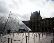 Louvre Forced to Shut Gallery Over Structural Safety Concerns