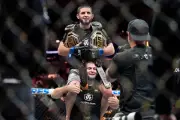 Makhachev Dominates Maddalena at UFC 322 to Become Two-Weight Champ