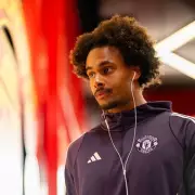 Man Utd's £36m Zirkzee Dilemma as Roma Offer January Escape Route