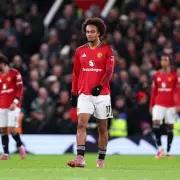 Man Utd's Zirkzee told he 'doesn't fit' as Owen slams performance after Everton loss