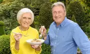 Mary Berry Bakes with Alan Titchmarsh in His 4-Acre Garden on BBC