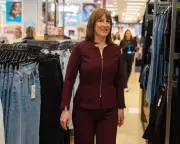 Millions Get Pay Rise as UK Minimum Wage Increases to £12.71