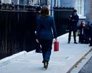 OBR Warns UK Finances 'Vulnerable' Despite Reeves's £22bn Budget Buffer