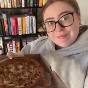 Papa Johns' Yorkshire Pudding Pizza Review: A Festive Surprise