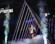 Rybakina Storms Into WTA Finals Semis Amidst Stunning Upsets and Swiatek Dominance