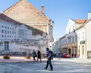 Stone Age 'Gum' Reveals DNA of 10,500-Year-Old Teenage Girl