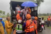 Typhoon Fung-wong Leaves 2 Dead and 1.4 Million Displaced in Philippines