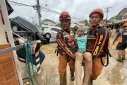 Typhoon Kalmaegi Batters Philippines: Thousands Evacuated as Storm Triggers Floods and Landslides