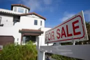 US Housing Market Cools: Over Half of 2025 Homes Had Price Cuts