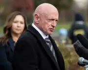 US Senator Kelly Condemns Trump's Threats Over Military Orders