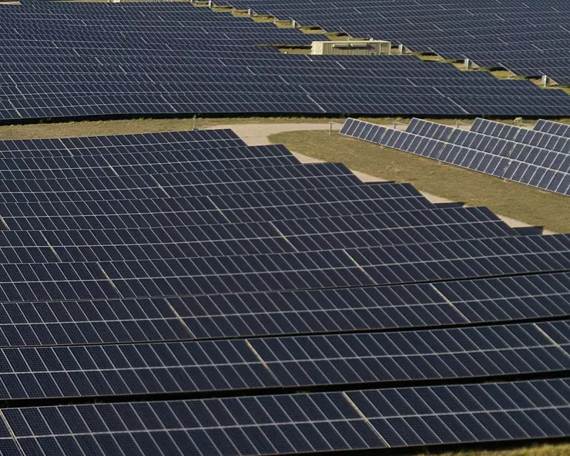 Australia's 2030 Clean Energy Target at Risk as Investment Slumps