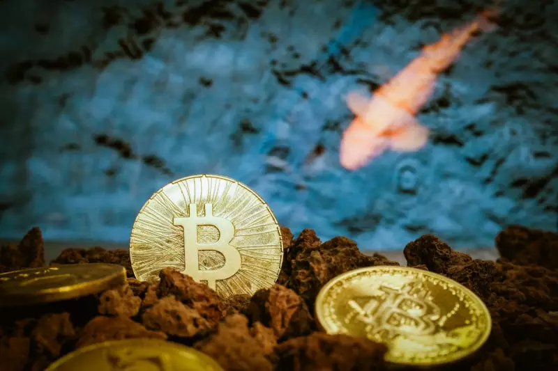 Bitcoin Climbs to $91,878 Amid Dollar's Nine-Day Slide