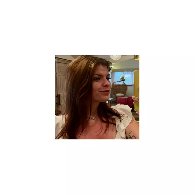 Prison Officer Jailed for Graphic Phone Sex and Love Letters to Gangster Inmate