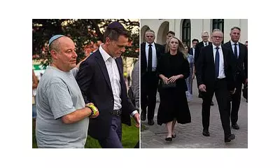 Bondi Vigil: Albanese Booed, Minns Cheered as Anger Over Antisemitism Response Grows