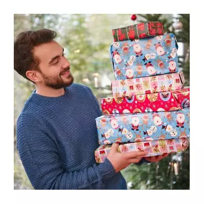 Dad's 60-Mile Christmas Quest Saves Daughter's Festive Dream