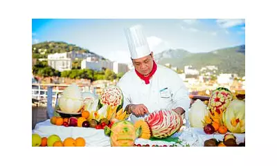 Meet Alfred Dizon: The Cruise Ship Artist Carving Memories from Fruit & Chocolate