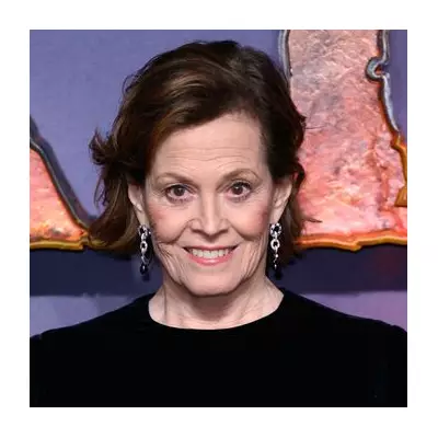 Sigourney Weaver Explains How Avatar Protected Teen Co-Star in Kiss Scene