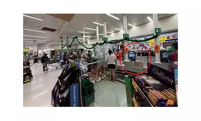 Woolworths Store Sparks Nostalgia with Staffed-Only Checkouts in Brisbane
