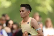 Alex Yee Smashes PB: 2:06:38 at Valencia Marathon 2025