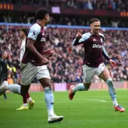 Aston Villa 2-1 Arsenal: Buendia's last-gasp winner sends title race message