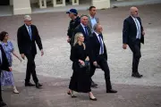 Australian PM Booed at Bondi Vigil as Government Launches Intelligence Review