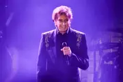 Barry Manilow, 82, Postpones January Concerts for Early Lung Cancer Surgery