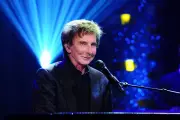 Barry Manilow, 82, Reveals Lung Cancer Diagnosis and Surgery Plans