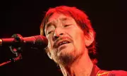 Chris Rea's Final Reveal: Driving Ban Inspired Christmas Classic Before Death